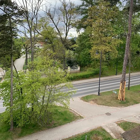 Astor - Sloneczny 스자브노-즈드로이